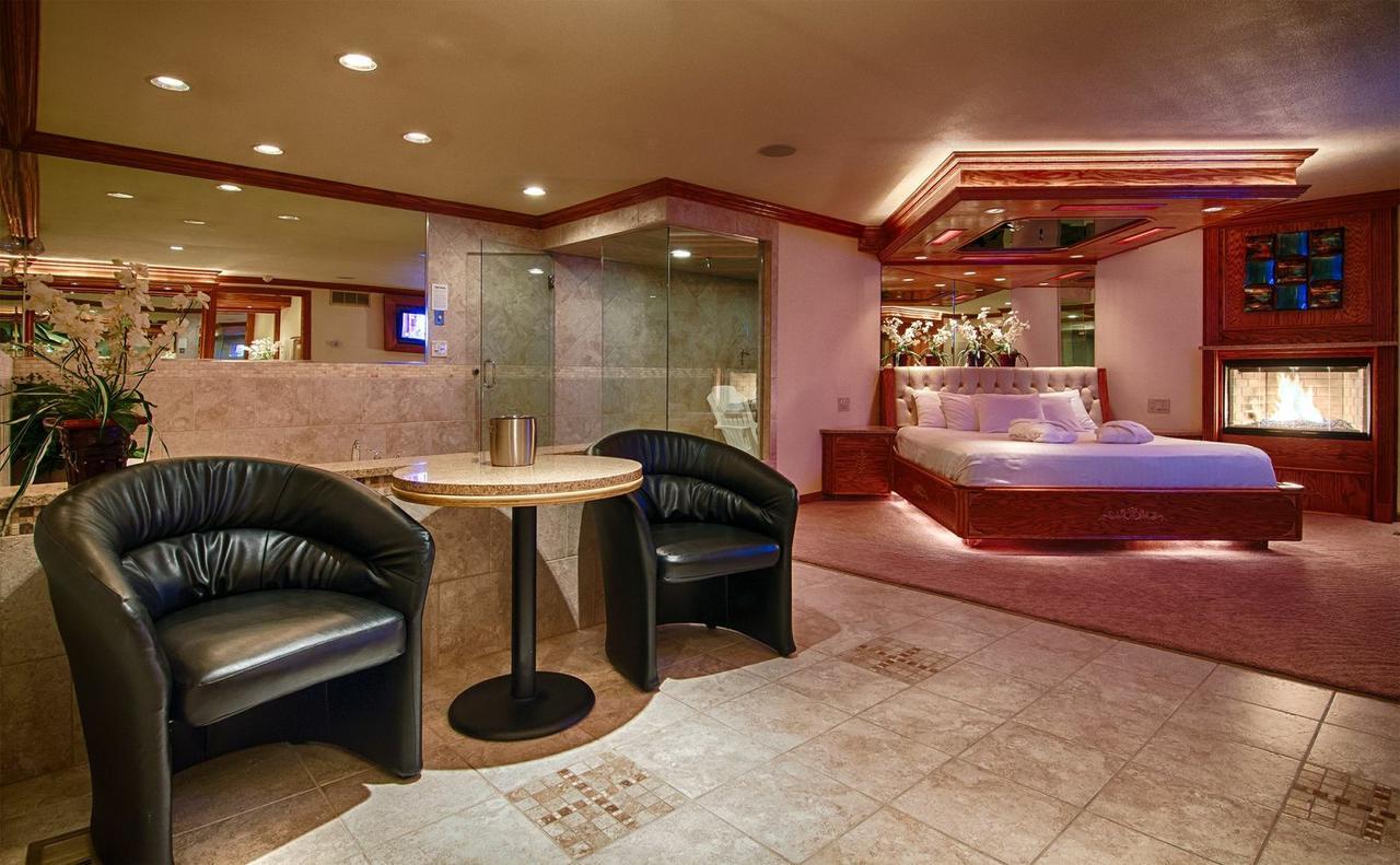 غلينفيو Sybaris Pool Suites Northbrook - Adults Only المظهر الخارجي الصورة
